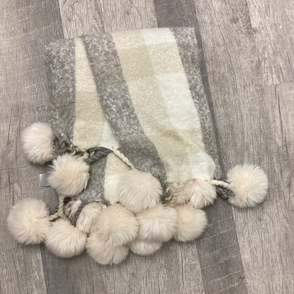 Throw blanket